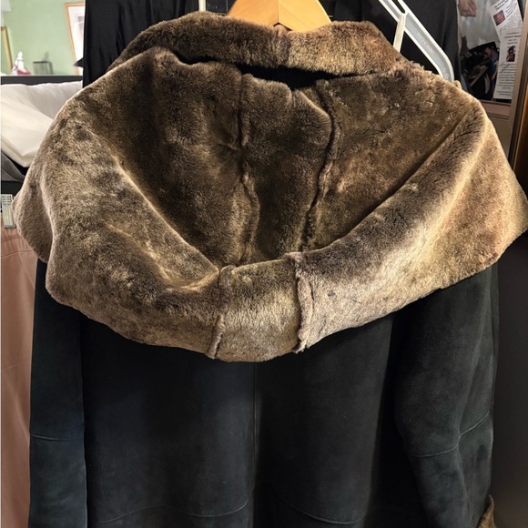 Beautiful Shearling Coat - Picture 15 of 16